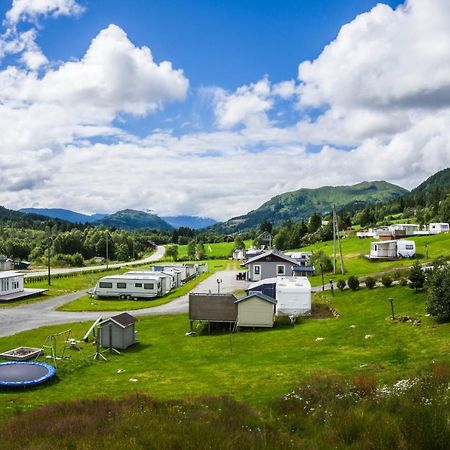 Hotel Smordal Hytteutleie Og Camping Nordfjordeid Exterior foto