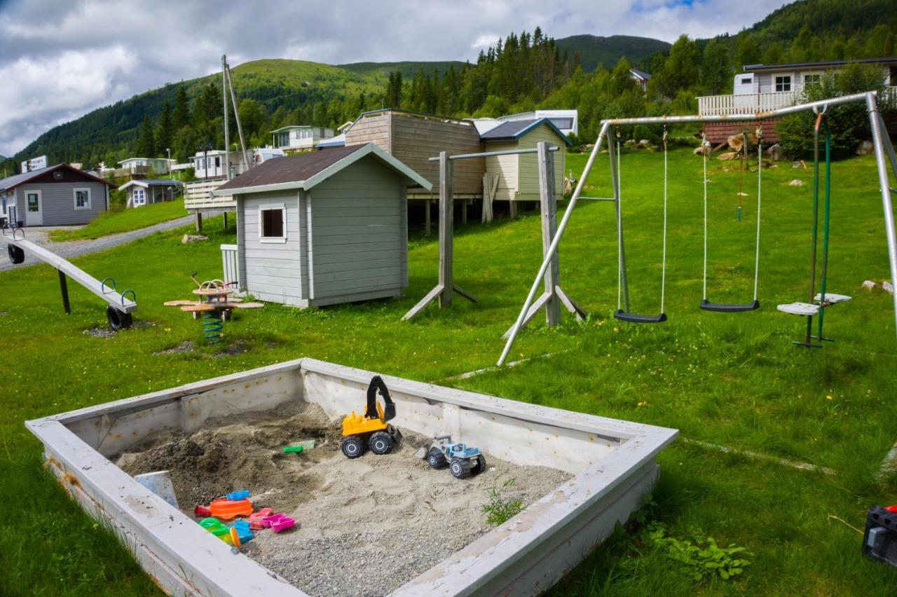 Hotel Smordal Hytteutleie Og Camping Nordfjordeid Exterior foto