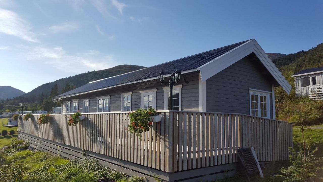 Hotel Smordal Hytteutleie Og Camping Nordfjordeid Exterior foto